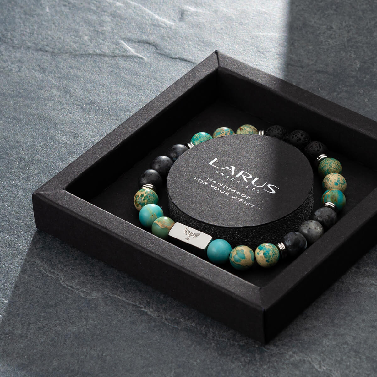 larus-beaded-bracelet-men-bracelet-blue-lagoon-imperial-jasper-larvakite-lava-ferfi-gyongy-karkoto-csaszar-jaspis-larvikit-lavako-karkoto-ezust-diszekkel-sl06 #szín_ezüst